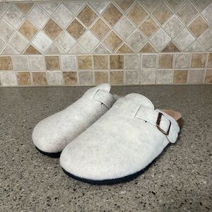 NWOT Kemisant Women’s Comfort Clogs Myles Size 41 in Heather Off White